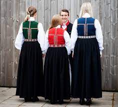Sunnhordland stretches from desolate islands to spectacular fjords in the westernmost region of sunnhordland, the atlantic ocean has shaped the coastal landscape. Sunnhordlandsbunad Til Dame Bunad Fra Sunnhordland