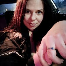 I love these book cakes! They really are works of art and too pretty to  eat, but...I would still manage it. 😁🍰