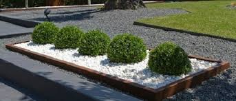 Amenajare spatiu verde cu gazon. Amenajarea Gradinii Cu Piatra Decorativa Marunta Tomisagregate
