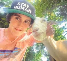 Frank Zipperer's Instagram, Twitter & Facebook