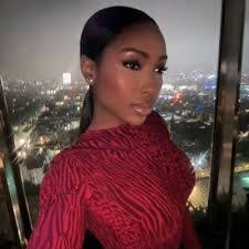 Leslie Olmos's Instagram, Twitter & Facebook