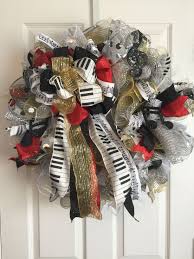 Black And White Deco Mesh Christmas Wreath Music Inspired Deco Mesh Wreath Red Gold White Silver And Black Accompanied With Music Printed Ribbon Burlap Mesh Wreath Deco Mesh Wreaths Beautiful Wreath