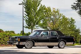Original booklets are included with the car. 1989 Lincoln Town Car Orlando Classic Cars