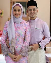Fesyen baju raya wanita 2019. Gaya Raya Selebriti Yang Bergelar Datin Baju Raya Mana Paling Onz Nona