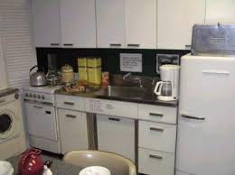 The issues raised by petitioner, custom design kitchens, inc., are: Pin En Levittown Ny