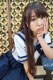 ボード 女子 高生 制服 のピン