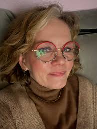 My Name is Patricia. I started my own studio in the summer and would like  to teach different age groups. I have also tailored my course schedule  accordingly.