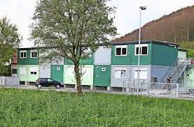 Die verwaltung will wohnungen anmieten und ein hotel nutzen. Fluchtlinge In Monsheim Container Konnten Als Wohnungen Dienen Landkreis Boblingen Stuttgarter Zeitung