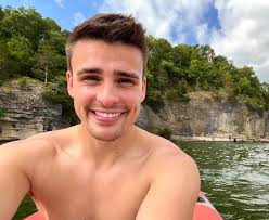 Matt Standridge's Instagram, Twitter & Facebook