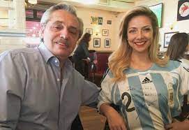 Kirchner moves against argentina's free press. De Archienemigos A Socios El Candidato De Cristina Kirchner A La Presidencia