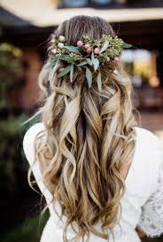 Also known as the angled bob, this can be a. Wedding Hair Natural Wedding Hair Ideas Wedding Hair Curls Flower In Wedding Hair Wedding Hair Jewellr Frisur Hochzeit Hochzeitsfrisur Blumen Haar Styling