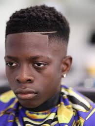 Dans ce nouveau top 100, les hommes noirs et métis sont à l'honneur. Coupe De Cheveux Homme Noir 2019 Court Degrade