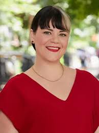 Vanessa Connelly's Instagram, Twitter & Facebook