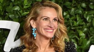 Jeannette Sutherland's Instagram, Twitter & Facebook