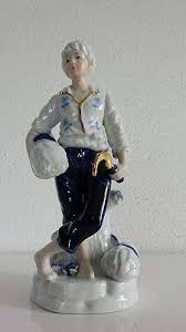 Hochwertige & edle porzellanfiguren aufwendig von hand gefertigt online kaufen. Skulpturen Figuren Antike Wohnaccessoires Willhaben