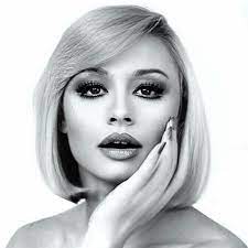 She is especially popular in her native country and in spain and latin america where during the past decades she has conducted numerous popular tv shows, mainly in the italian (rai) and spanish (tve) national tv channels. Addio Raffaella Carra Signora Della Tv Mondiale