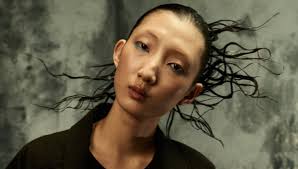 WENDYKEI Special thanks to : 柳丁Orange Liu Director： 卓爾群Choerhchun Director  of Photography: 劉柏廷Jack Liu Camera 1st assistant : JIMU HO Camera 1st  assistant : JAY FU Grip ： 楊以雯