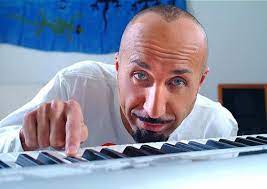 Italian vocalist alex baroni began his career in the early '90s working as a sideman in milan baroni returned to the festival a year later, this time as a contestant. Alex Baroni E Vivo Nel Ricordo Di Giorgia Italiaglobale It
