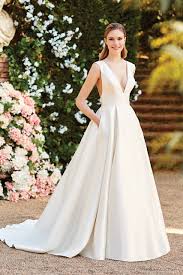 Nach den modetrends bekommen sie die günstige hochzeitskleid in damena.de. Die 10 Schonsten Brautkleid Trends Fur Die Saison 2020