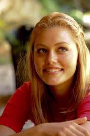 phoebe tonkin blonde hair