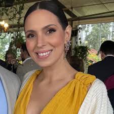 Lavagem de ouvido (remoção do cerúmen: acúmulo excessivo de cera).