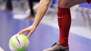 Jako zawodnik futsalu pięciokrotnie sięgnął po tytuł mistrza polski, w tym z wisłą krakbet kraków w roli grającego trenera, a także wielokrotnie występował w reprezentacji polski, biorąc z nią udział w mistrzostwach europy w 2001 roku. Na Zywo El Me W Futsalu Polska Portugalia Relacja I Wynik Meczu Futsal