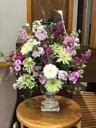Pin By Hilda Vinyard On Floral Arrangements In 2020 Spring Flower Arrangements Spring Flowers Flower Arrangements
