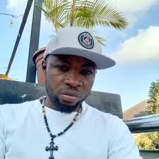 Ekitike's name is spelt the same way backwards 🤯 #Bundesliga