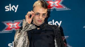 Achille lauro è in attività dal 2012, ma ha raggiunto una certa fama anche fuori dalla scena underground da poco più. Achille Lauro Chi E Il Cantante In Gara A Sanremo 2020 Big Del Festival
