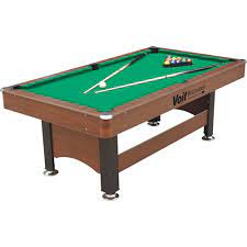 Bilardo toplarının birbirlerine çarpması için hazırlanmış ve değişken ebatlara sahip, üzerinde pike çekmek ve topları ıstakayla dürterken ıstaka sahibinin ağzında sigara. Voit 3001 Mini Bilardo Masasi