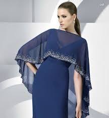 Lo único que este chal está hecho de otro tipo de hilo y sin flecos. Chal Para Vestido Fiesta Buscar Con Google Vestidos De Fiesta Vestidos De Fiesta Rojos Vestidos Elegantes