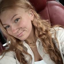 Amber Troxell's Instagram, Twitter & Facebook