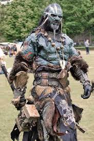 Den herrlichen ausblick auf das auenland genießen? Orc At His Best Cosplay Ideen Anime Kostume Drachenfest
