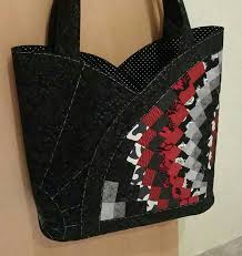 Bargello Mal Als Tasche Sieht In Jeder Farbe Toll Aus Decovil Light Verleiht Der Tasche Den Notigen Stand Habe Handbag Sewing Patterns Bags Purses And Bags