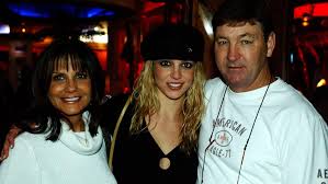 The singer's mom lynne spears filed papers last week objecting to the $890,000 fee that jamie spears' law firm is charging for four months of work. Britney Spears Dad Argues Mom Lynne Exploited Singer S Pain And Trauma With Book Release Court Docs Fox News
