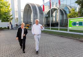 Wird sie die neue ministerpräsidentin des landes? Herrenknecht Empfangt Kultusministerin Dr Susanne Eisenmann Lectura Press