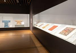 From latin mūsēum (library, study), from ancient greek μουσεῖον (mouseîon), shrine of the muses (μοῦσα (moûsa)). Suntory Museum Of Art