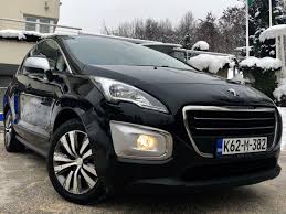 Visok rub (3 cm) i vodootporan materijal zaštitit će vaše prtljažnik od prolijevanja tekućine i drugih oštjećenja. Peugeot 3008 Zapremina Prtljaznika U Osnovnoj Konfiguraciji Zapremina Prtljaznika Dostize 432 Litra A Obaranje Drugo Reda Sedista Ce Se Podici Na 1241 Litara