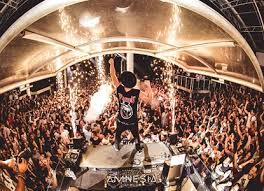 Un lieu sécurisé, mais parfois victime de débordements. Diskothek Amnesia Le Cap D Agde Mediterranee Arrivalguides Com