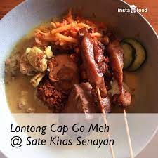 Lontong Sayur Telur Opor Ayam Tahu Bacem Dan Sate Ayam Masakan