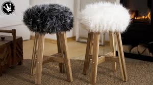 Diy Fell Hocker Selber Machen Sitzbezug Aus Fell Nahen Tipps Tricks Zum Nahen Mit Fellstoff Youtube Holzhocker Hocker Hocker Holz