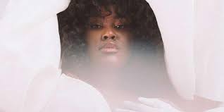 Yseult, la chanteuse qui s'affirme. La Chanteuse Yseult Demenage En Belgique En France Je Me Sens Blamee Parce Que Je Suis Moi Meme