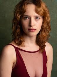 ELISABETHA GRUENER LAS NAVIDADES MÁS LUMINOSAS DE ELISABETHA GRUENER:  RECUERDOS, FAMILIA Y TRADICIÓN — Revive la magia que la acompañó en su  infancia — La directora y actriz, ELISABETHA GRUENER, recuerda diciembre