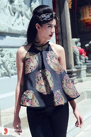 Trang phục này được lịch sử ghi chép xuất hiện từ thời nhà lý thuộc thế kỷ thứ 12. Cac Kiá»ƒu Ao Yáº¿m Cach Ä'iá»‡u Xu HÆ°á»›ng Thá»i Trang 2020