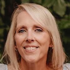 Hi! I'm new to this group. I recently joined because my mother has an  extensive collection of Hummel's. She was raised in a devout Catholic  household and started her collection when she