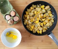 A tavola ingolosirà proprio tuti! Frittata Di Patate Cipolle E Formaggio