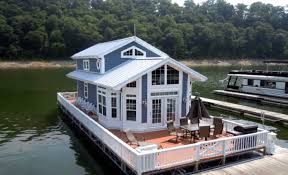 Wifi and parking are free, and this vacation home also features a gym. Two Story Houseboat For Rent Lake Cumberland Houseboat Rentals