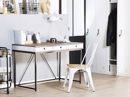 Pin auf arbeitszimmer die höhe der tischplatte lässt sich auf zwei verschiedene arten regulieren. Schreibtisch Heller Holzfarbton Weiss 120 X 60 Cm 3 Schubladen Hinton Beliani De