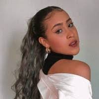 Ariadna Blanco's Instagram, Twitter & Facebook