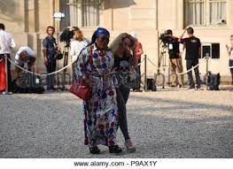 Paul pogba and girlfriend maria salaues took a break from their new role as parents to head out pogba, 25, took the model to the ivy restaurant in manchester as the couple enjoyed a brief break. Paris Frankreich 16 Juli 2018 Frankreichs Mittelfeldspieler Paul Pogba S Freundin Maria Zulay Salaues R Und Mutter Des Spielers Yeo Kommen Bei Den Prasidentschaftswahlen Elysee Palace Im Zuge Von Frankreichs Wm Sieg La Petite